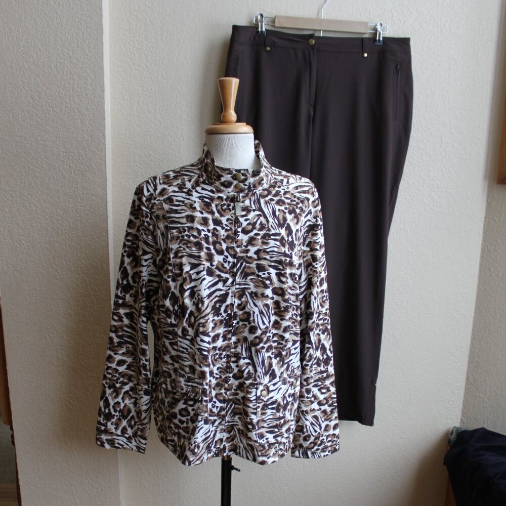 Share Zenergy by Chicos Brown Animal Print Jacket Brown Pants Outfit Set 2 Reg - Picture 2 of 8